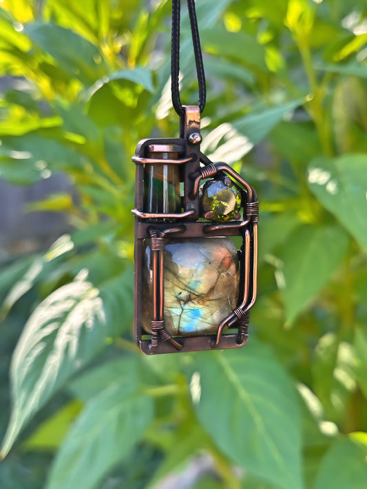 Transcendental Lights ✨☀️✨ Opalized Wood, Green American Diamond & Labradorite